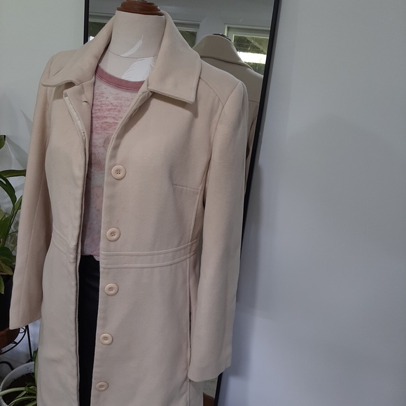 SOLD Long Cream Womens Winter Coat - Size M/L - Picture 4 of 9